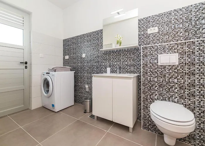 Ferienhaus Cozy In With Wifi Trogir